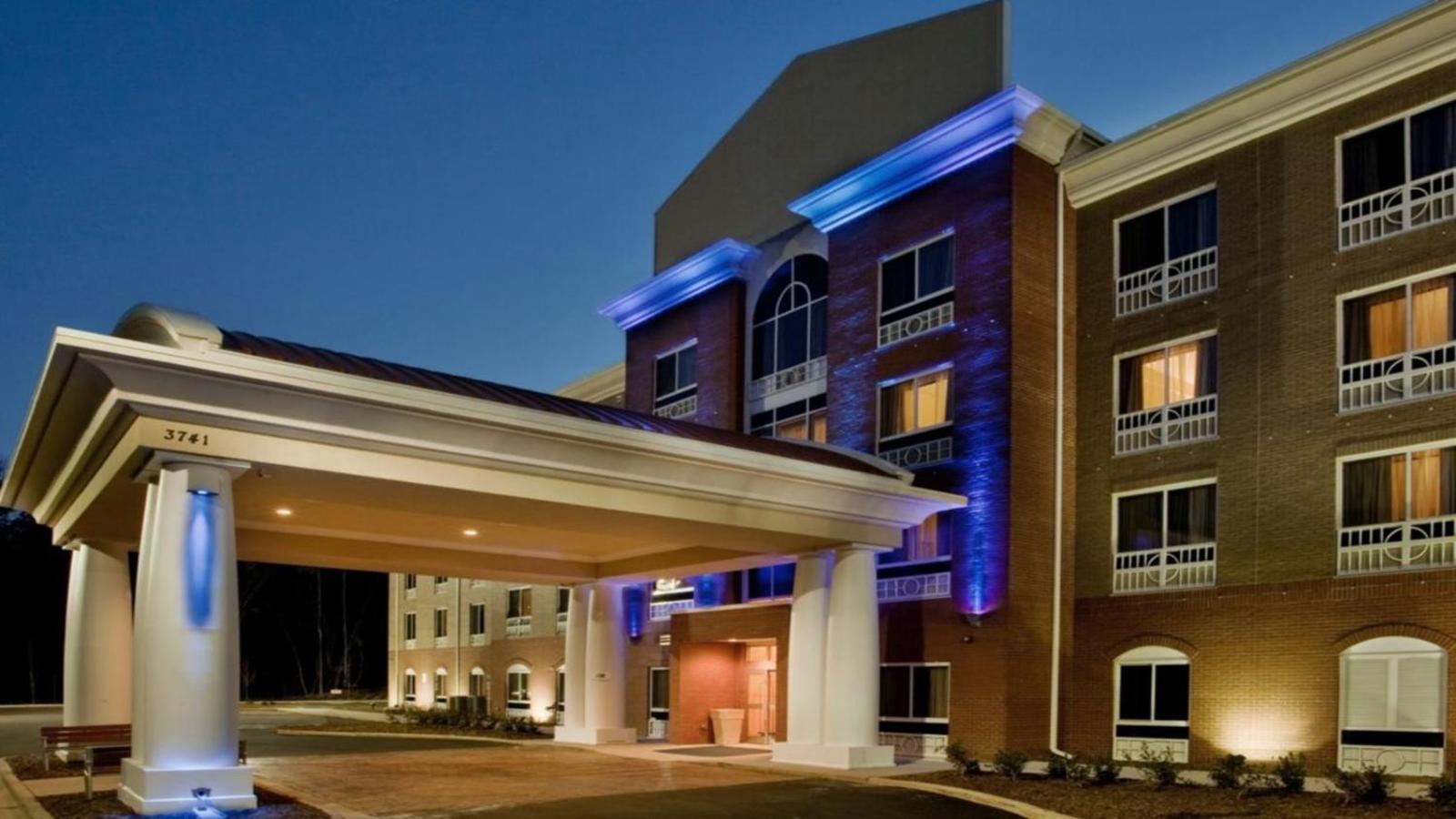 Holiday Inn Express Hotel & Suites Raleigh Sw - At Nc State