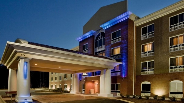 Holiday Inn Express Hotel & Suites Raleigh Sw - At Nc State image 1