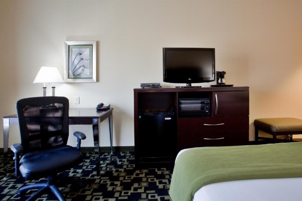 Holiday Inn Express Hotel & Suites Raleigh Sw - At Nc State image 13