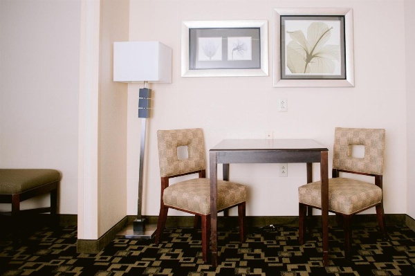 Holiday Inn Express Hotel & Suites Raleigh Sw - At Nc State image 3